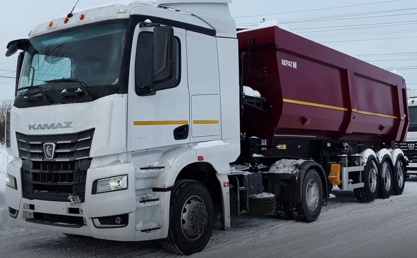 Первая партия седельных тягачей КАМАЗ-54902 и полуприцепов НЕФАЗ-9509